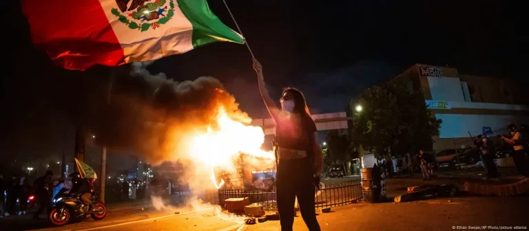 Imponen toque de queda en Centro de LA