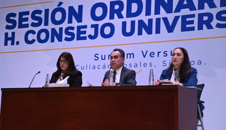 Toman protesta a integrantes de la Comisión de Elecciones y Consultas