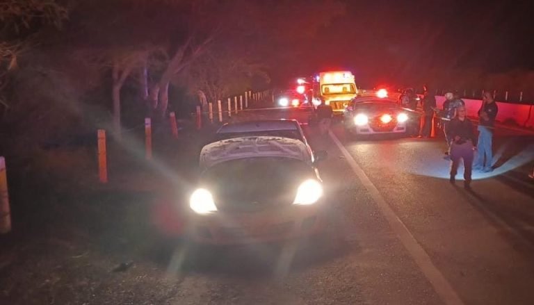 Hallan 3 cadáveres en auto sobre la ‘Costera’, en La Platanera