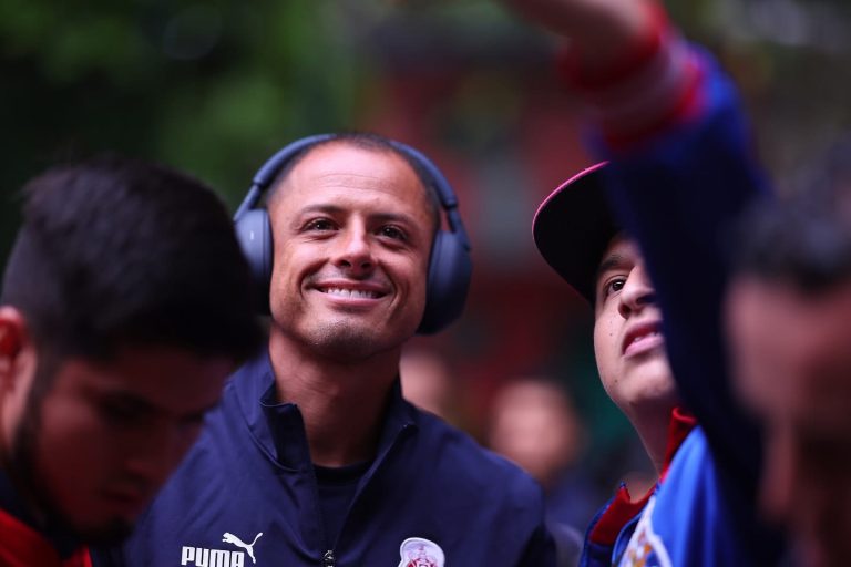Descalifica Chivas conducta de ‘Chicharito’ y advierte sanción