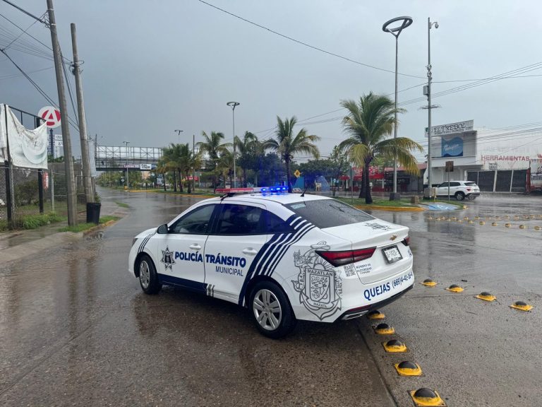 Cierra Mazatlán calles por lluvias