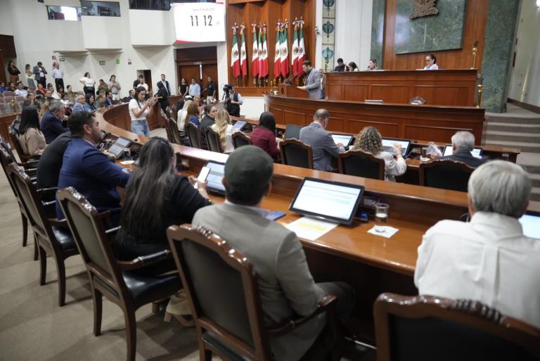 Proponen al Muro de Honor nombre de Lola Beltrán