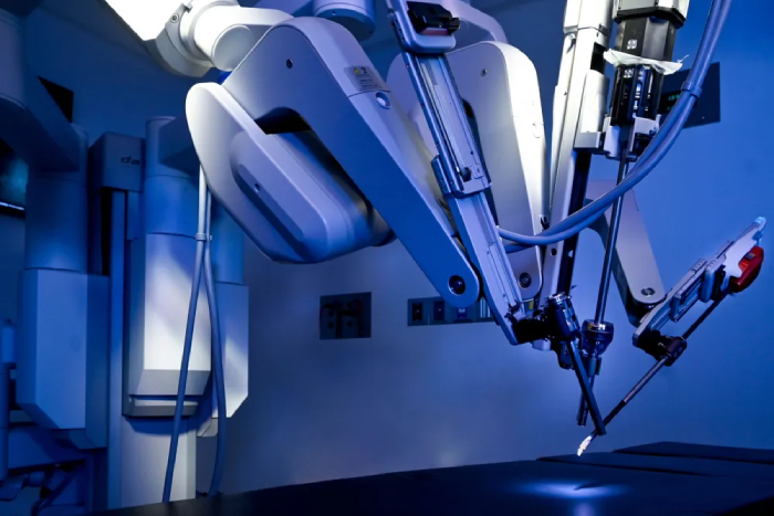 Extirpa robot vesícula entrenado con videos y sin intervención humana