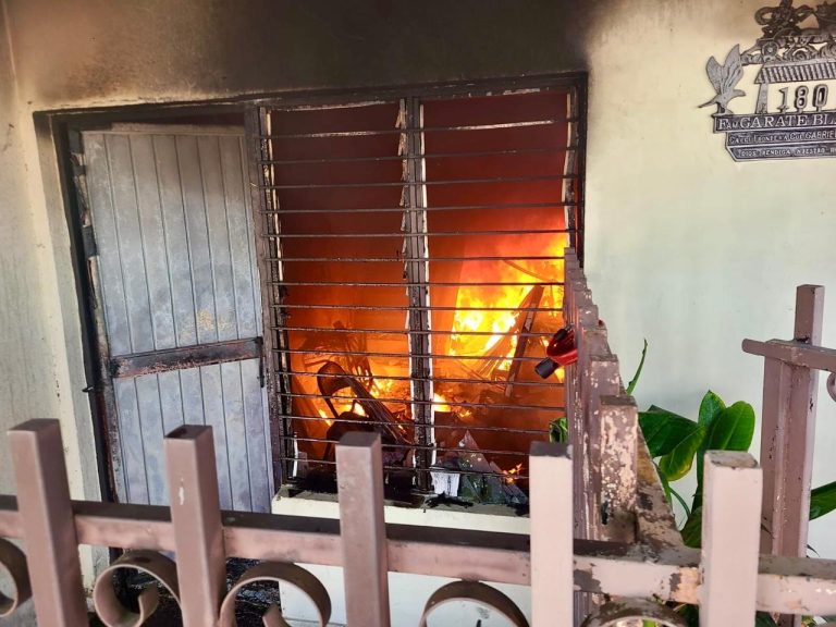 Sale familia ilesa; controlan incendio en Tierra Blanca