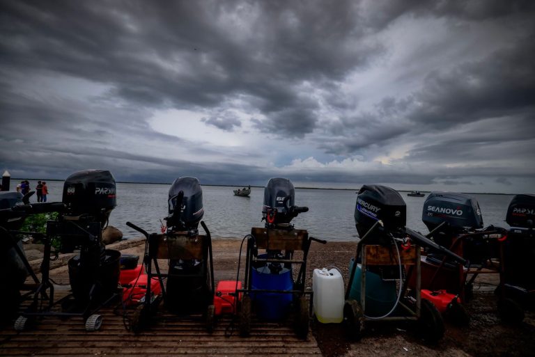 Entregan motores y pangas a cooperativas pesqueras