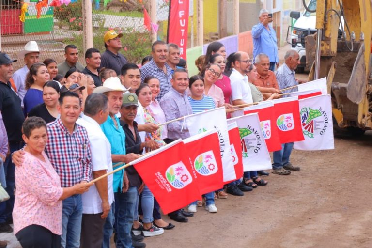 Lleva Bojórquez obra a su pueblo