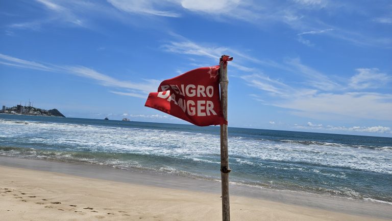 Emiten alerta por Mar de Fondo en Mazatlán