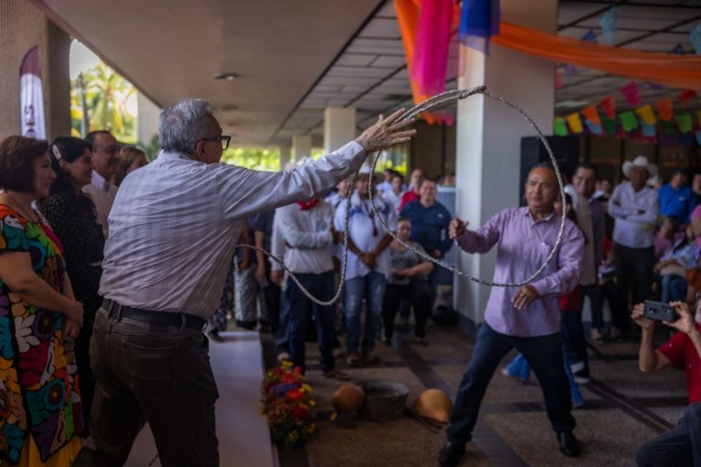 Promete Rocha duplicar apoyo a indígenas