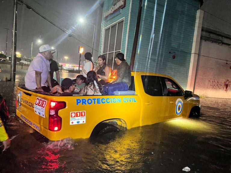 Afectan lluvias intensas a 21 colonias en Mazatlán