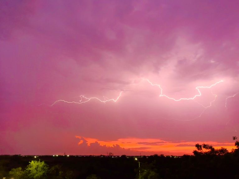 Lluvias con actividad eléctrica en Culiacán