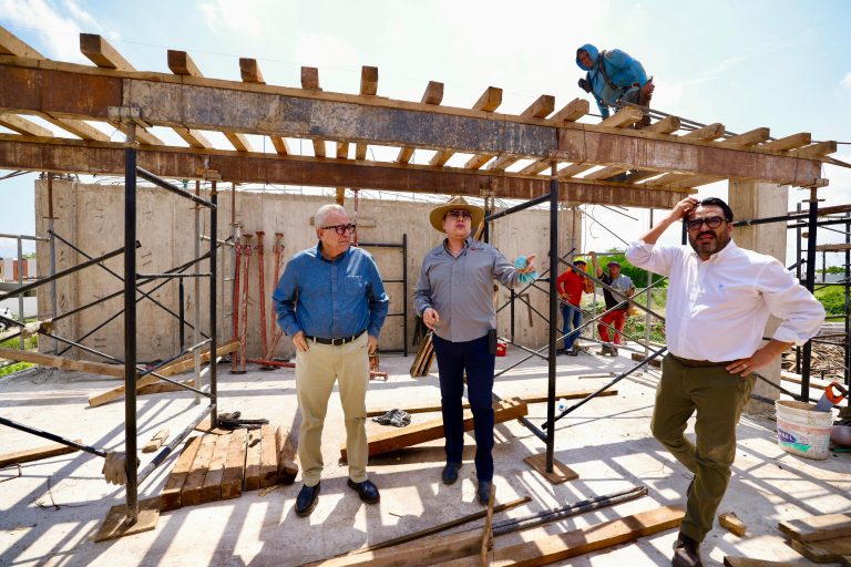 Supervisa Rocha construcción de la Secundaria de Valle Alto