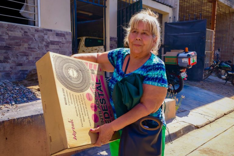 Entrega Rocha apoyos emergentes a familias afectadas por inundaciones