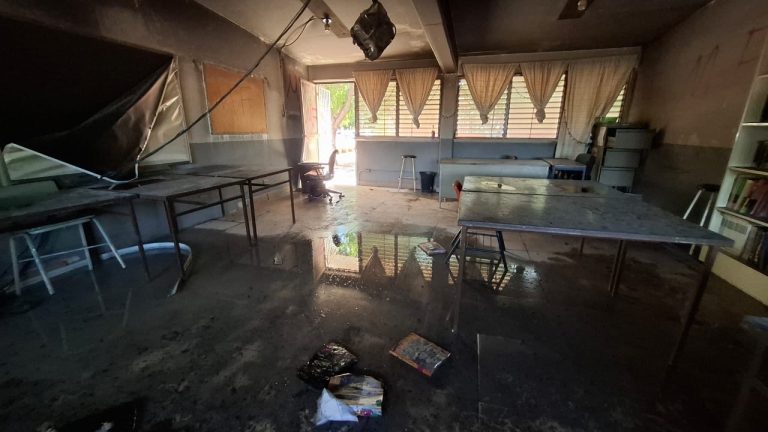 Incendian biblioteca en secundaria de Culiacancito