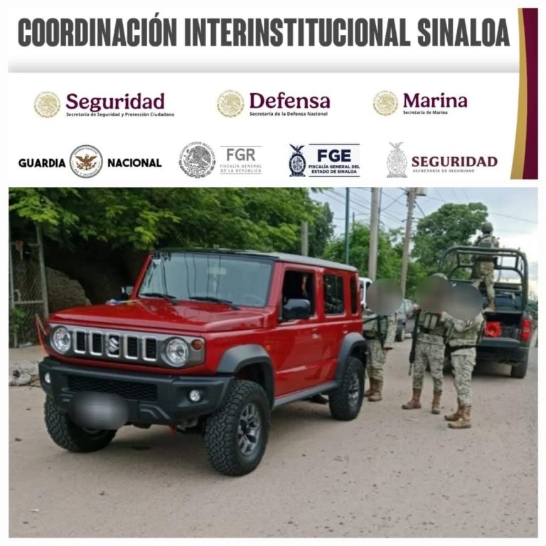 Aseguran a tres civiles, armas, cargadores y cartuchos