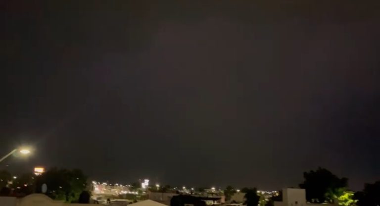 Registra Culiacán relámpagos y fuertes vientos