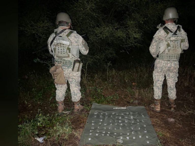 Aseguran decenas de dosis de presunto cristal