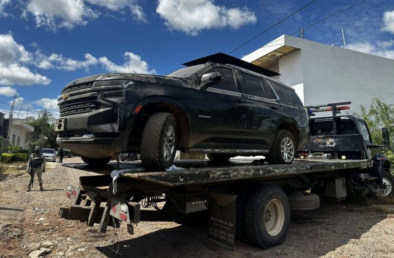 Aseguran camioneta blindada y torreta para ametralladora
