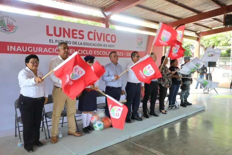 Retoma Bojórquez Lunes Cívicos en Navolato
