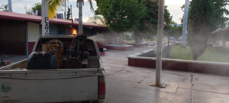 Extiende Navolato lucha contra moscos a escuelas