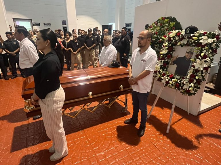 Realizan homenaje a elemento de Protección Civil en Navolato