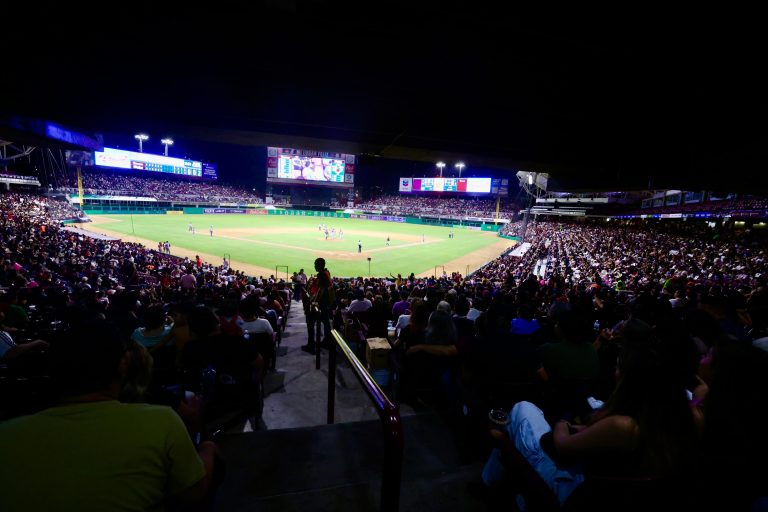 … y llenaron Cuadrangular del Bienestar con 15 mil el Tomateros