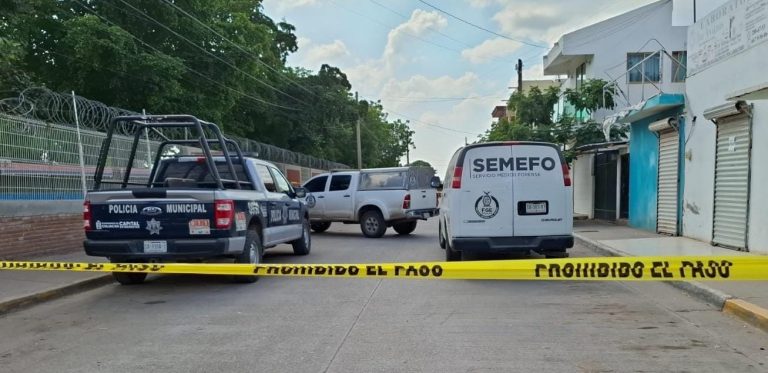 Lo asesinan fuera de escuela en Aguaruto