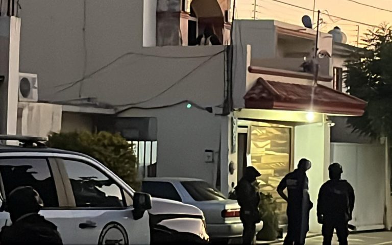 Catean FGR y federales casas en Culiacán