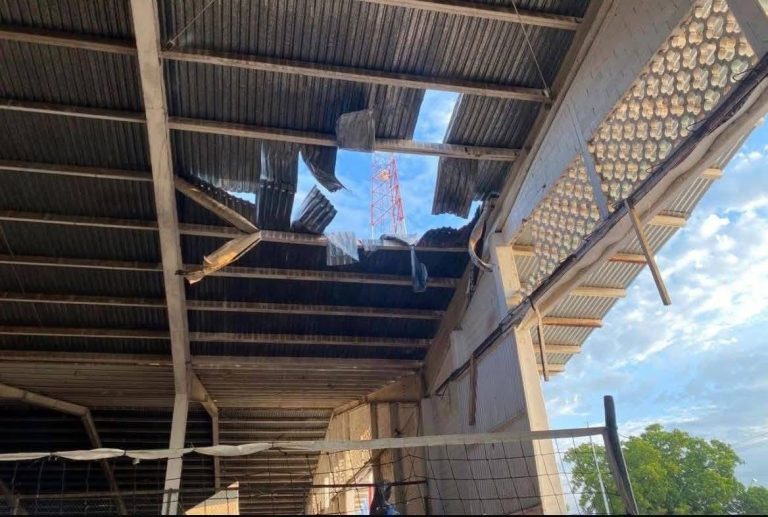 Atacan con explosivos base de la policía municipal en Escuinapa