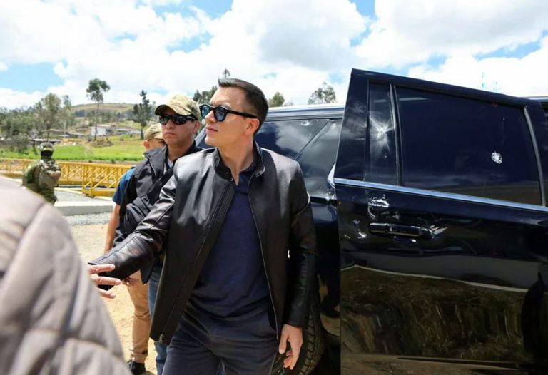 Sale presidente de Ecuador ileso tras ataque a balazos