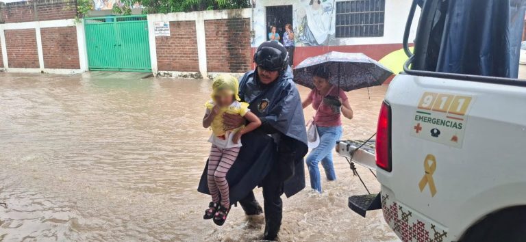 Provoca Raymond inundaciones en Zihuatanejo