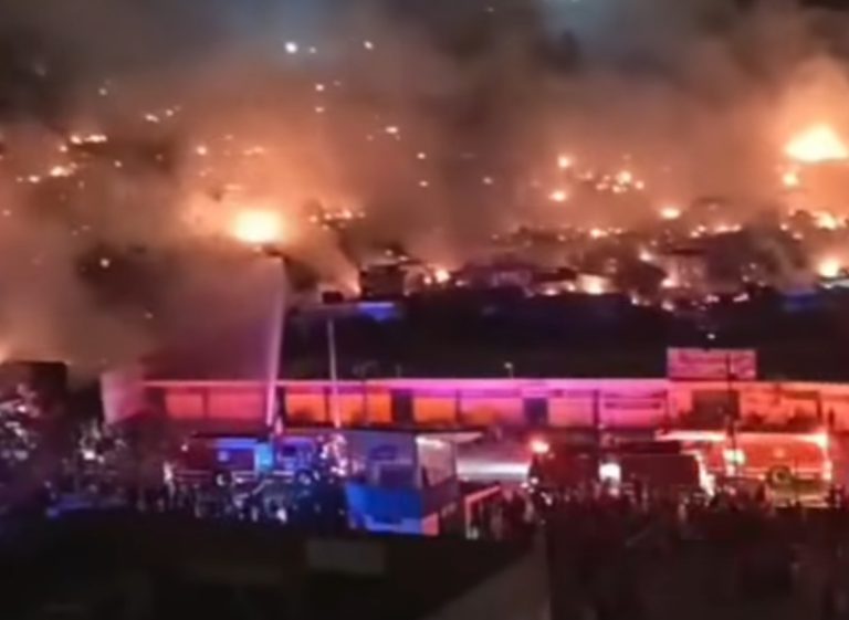 Consume incendio 300 casas en Lima, Perú