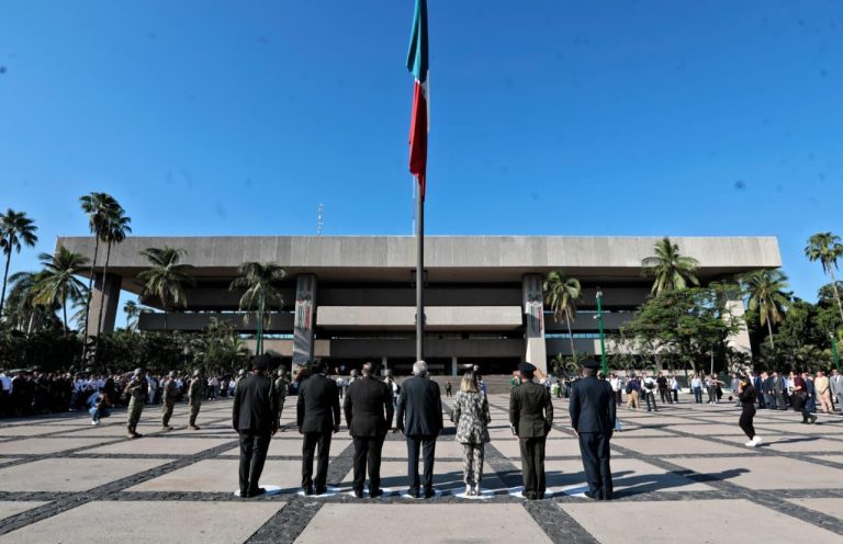 Recuerda Rocha a los caídos en Tlatelolco y al Gral. Ángel Flores