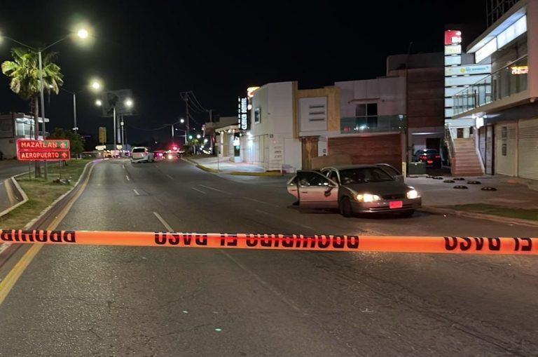 Muere al quedar en un camión entre el fuego cruzado