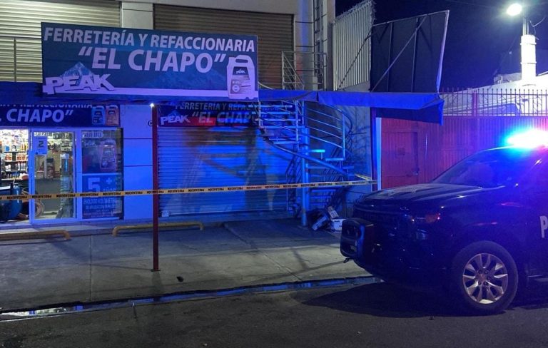 Disparan a mujer en presunto asalto a negocio en Aguaruto