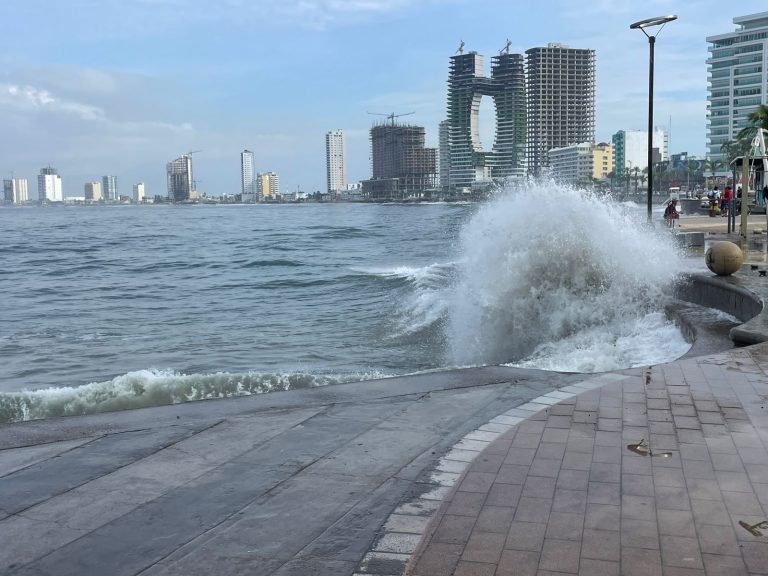 Alerta en playas por el oleaje elevado