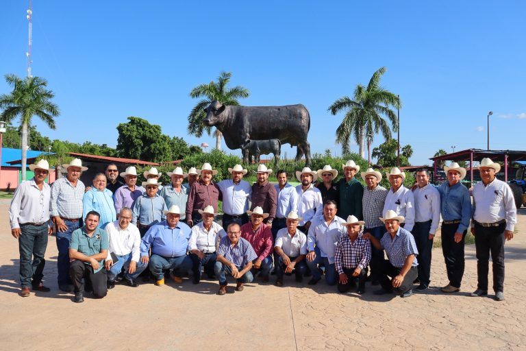 Hacen ganaderos ‘cónclave’ por apoyos