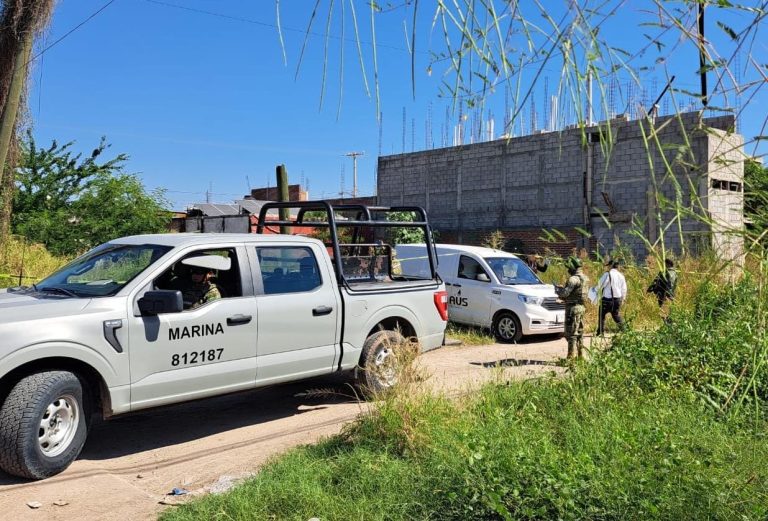 Hallan en baldío cadáver envuelto en plástico en Santa Rocío