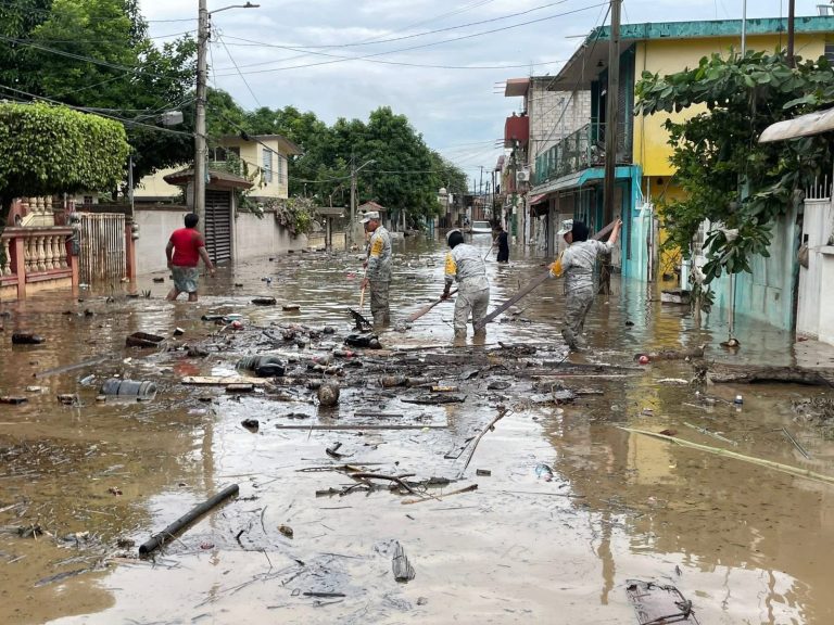 Suman 79 muertos y 19 desaparecidos por lluvias