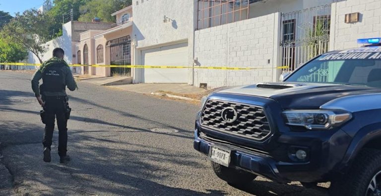 Localizan cadáver envuelto en edredón en Colinas