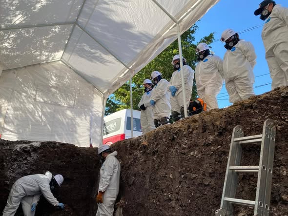 Extraen 14 cuerpos más del panteón 21 de Marzo