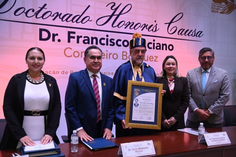 Entrega UAS Honoris Causa a Luciano Concheiro