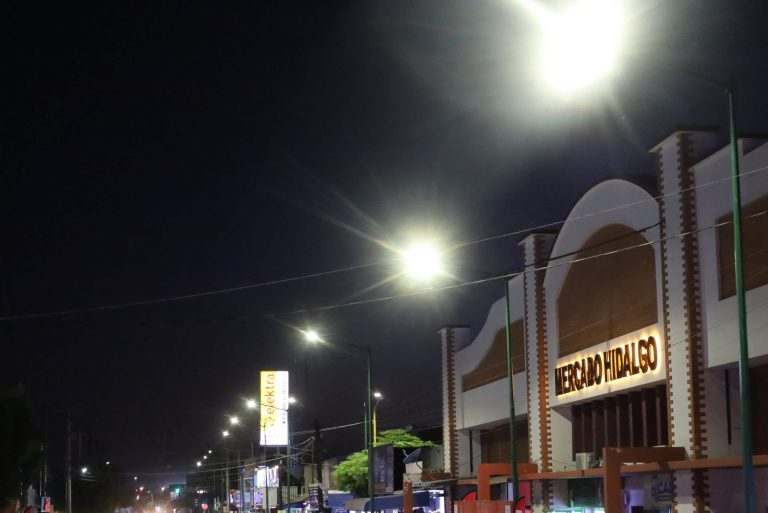 Ilumina Navolato el Centro previo a compras decembrinas