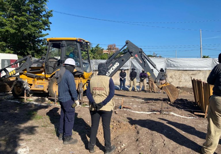 Van por extracción de 25 cuerpos en panteón de la 21 de Marzo