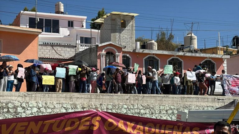 Abuchean a Sheinbaum en Oaxaca