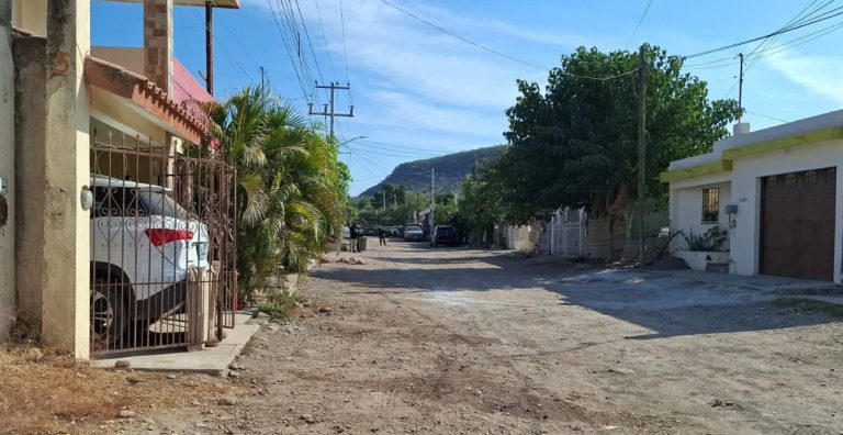 Lo asesinan en una camioneta en la 5 de Febrero