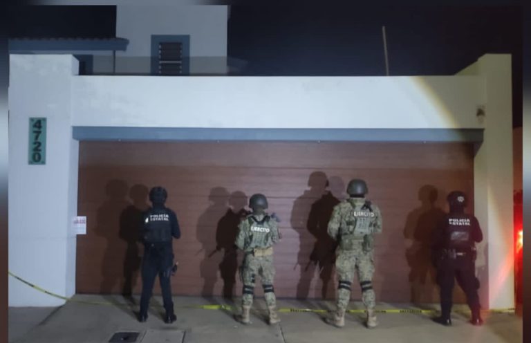 Incautan en casa 25 armas cortas, 3 fusiles, 5 granadas…