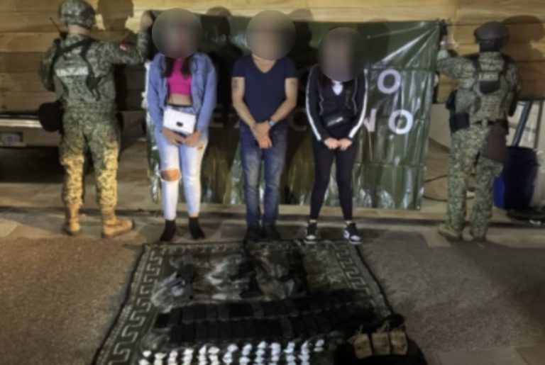 Aseguran a 3 con armas largas