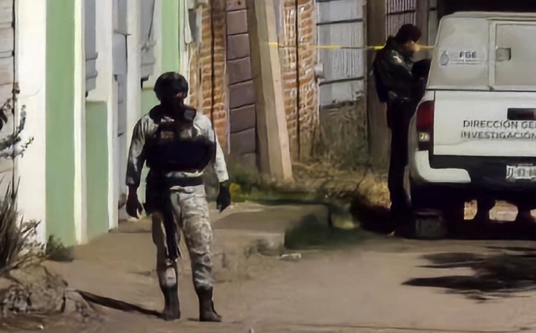 Llegan y abren fuego; matan a 2 en Los Mezcales