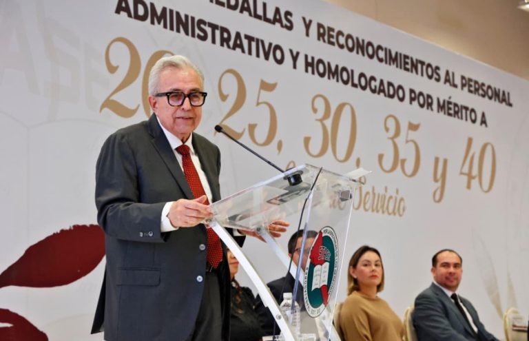 Garantiza Rocha a burócratas pensión sin problemas