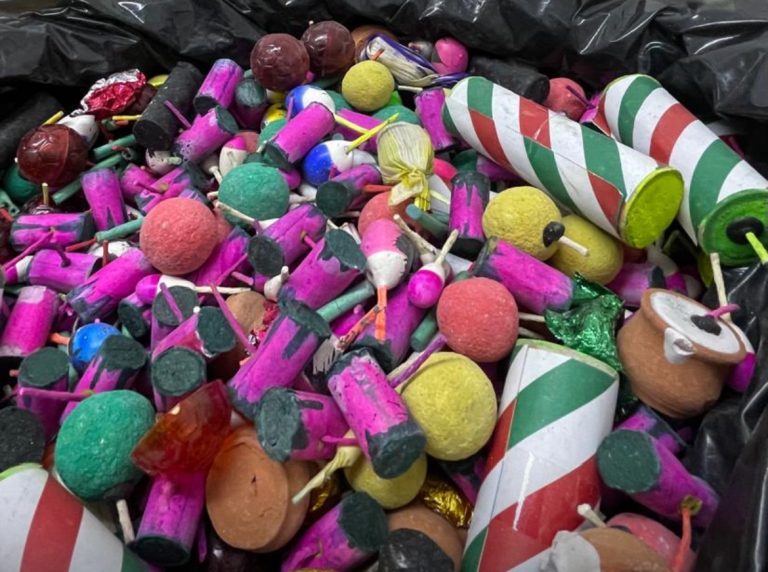 Pegan a tienditas con otro decomiso de cohetes en Culiacán